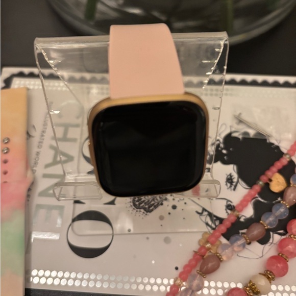 Fibit Versa 2 Watch - Picture 4 of 16